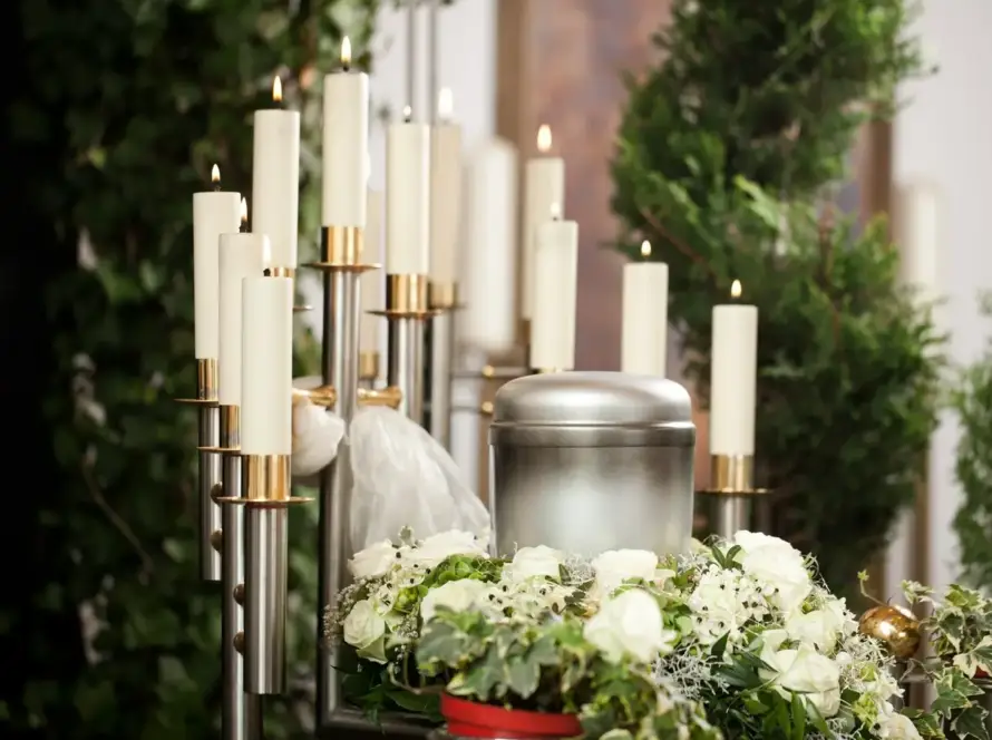 urna na ceremonii pogrzebowej